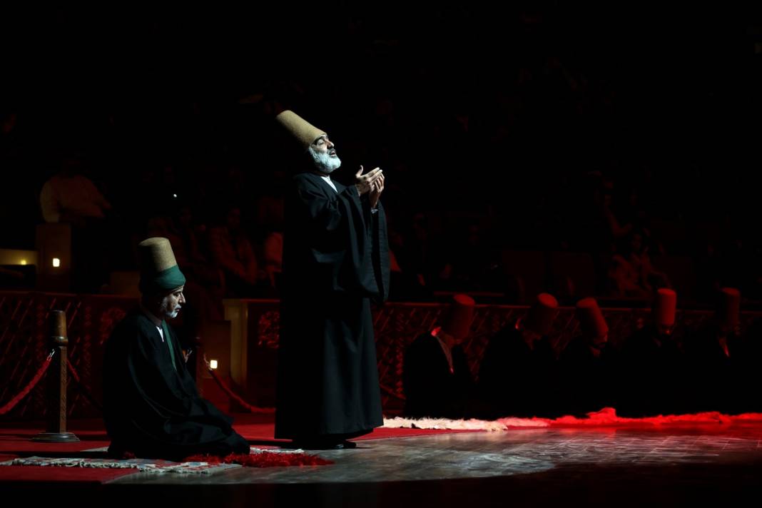 Mevlana Konya'da  11 gün boyunca sema ile anılacak, binlerce turist takip edecek 4